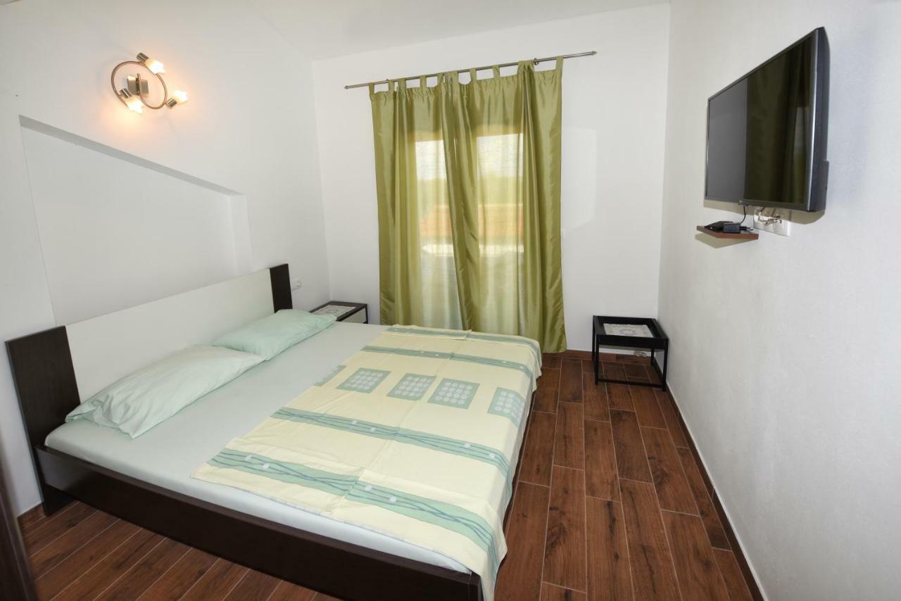 Apartments Nena Funtana Luaran gambar