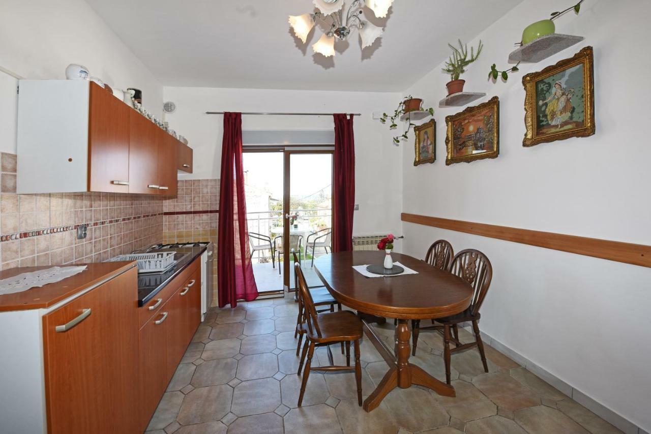 Apartments Nena Funtana Luaran gambar