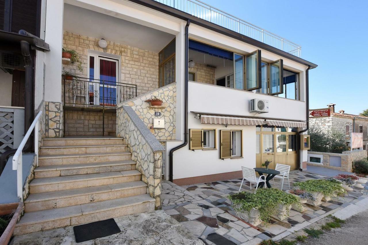 Apartments Nena Funtana Luaran gambar